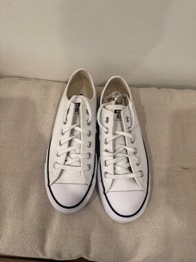 Chuck Taylor All Star Low Top Platform Leather Sneaker